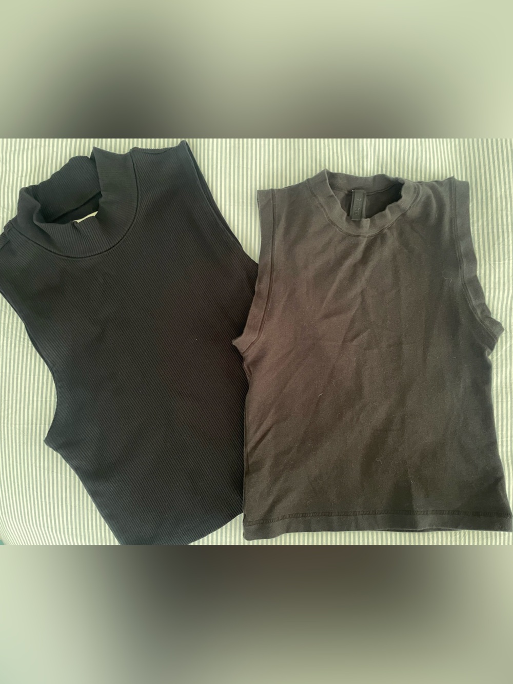SKIMS and Abercrombie Black Ribbed & Black Cotton Sleeveless Crop Tops (Pair)